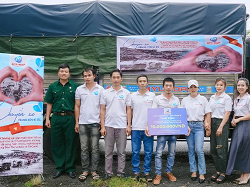 Tìm và nhấp vào nút tải xuống ứng dụng 7789bet