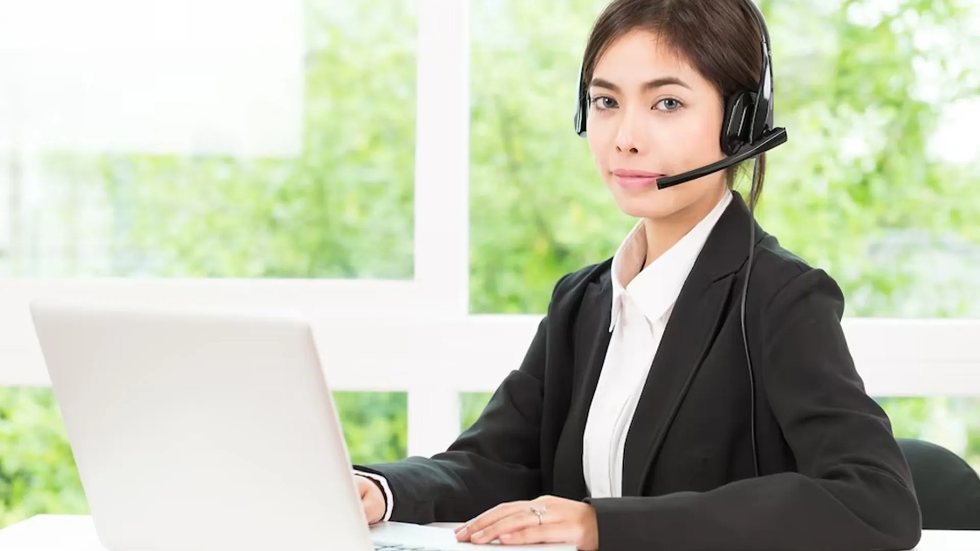 Hình ảnh đội ngũ hỗ trợ khách hàng 7789bet chuyên nghiệp