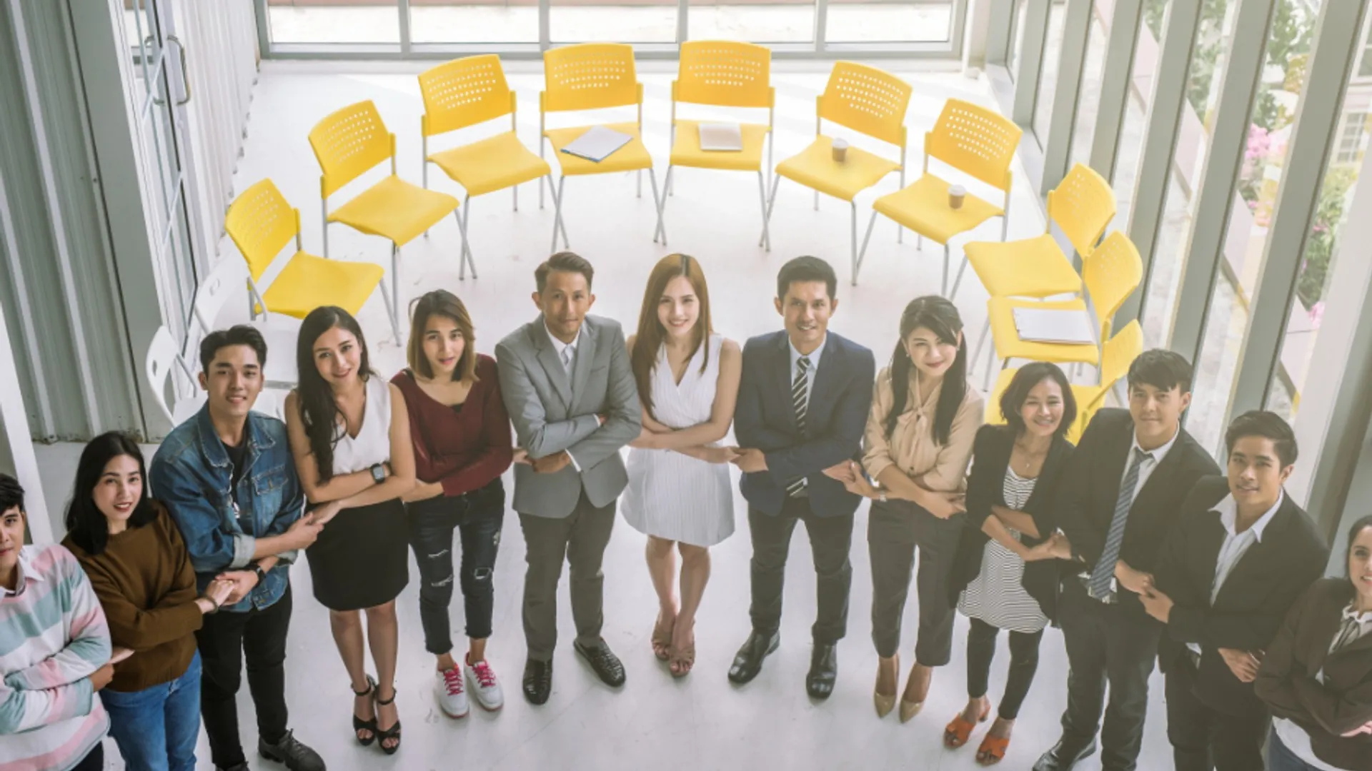 Hình ảnh đại diện cho cờ bạc có trách nhiệm, an toàn và niềm tin, với logo 7789bet tích hợp tinh tế